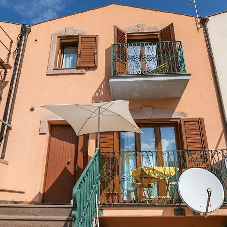 Belvilla By Oyo Casa Santa Giusta บอซา ภายนอก รูปภาพ